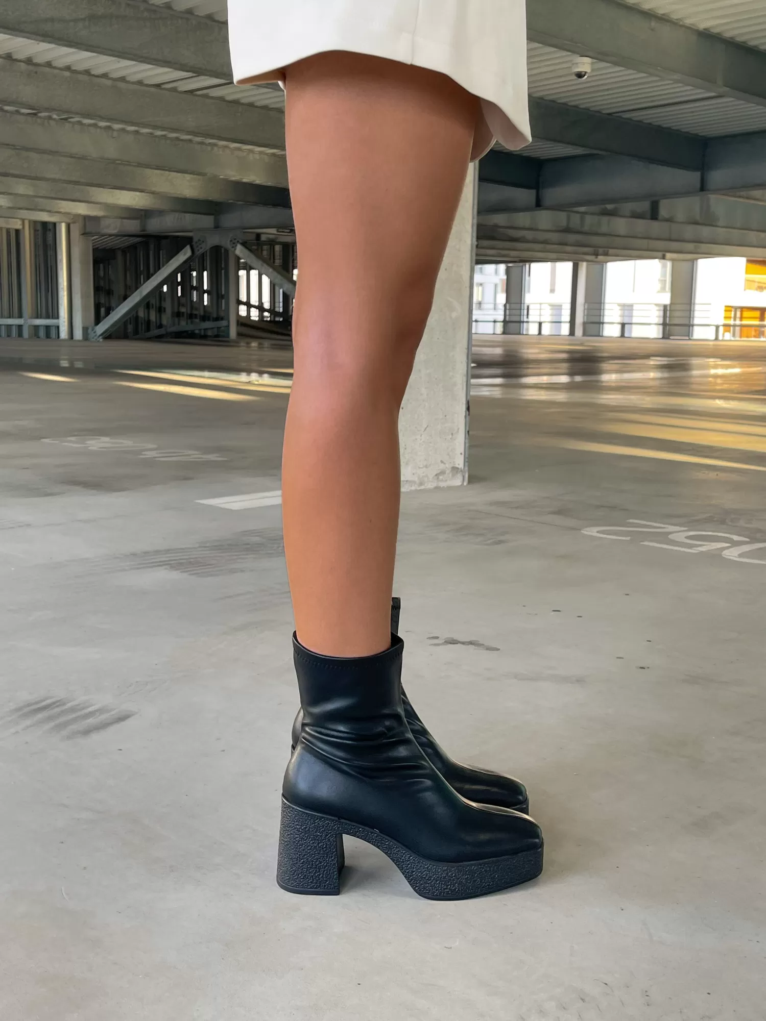 New CASSY Nicky - Bottines Noires Plateformes A Semelle Grainee